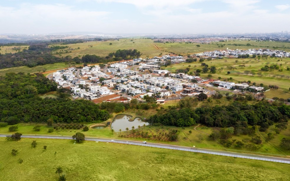 Imagem aérea do condomínio horizontal Portal do Sol Golfe em Goiânia, Goiás — Foto: Acervo/Portal do Sol Urbanismo