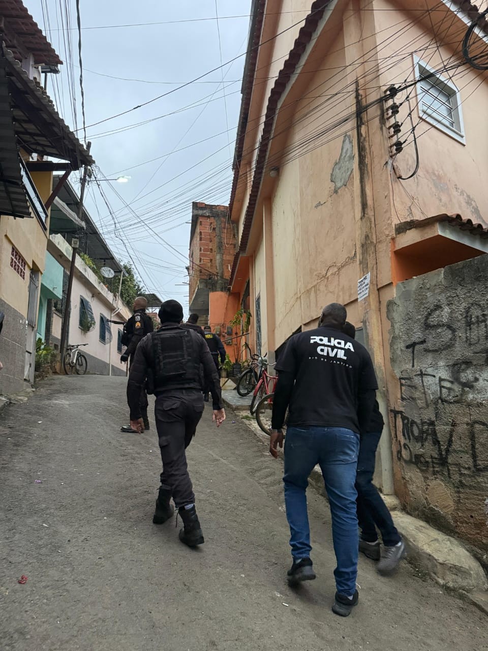 Casal e mulher são presos por tráfico de drogas em Santo Antônio de Pádua, no RJ