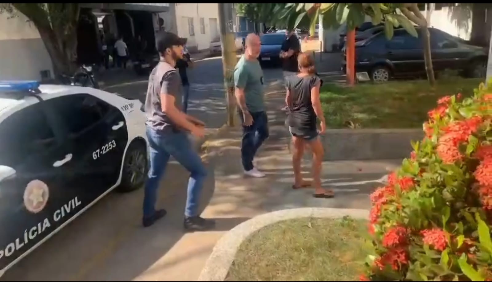 Mulher é presa suspeita de tentar matar o companheiro com facada na cabeça em Itaocara