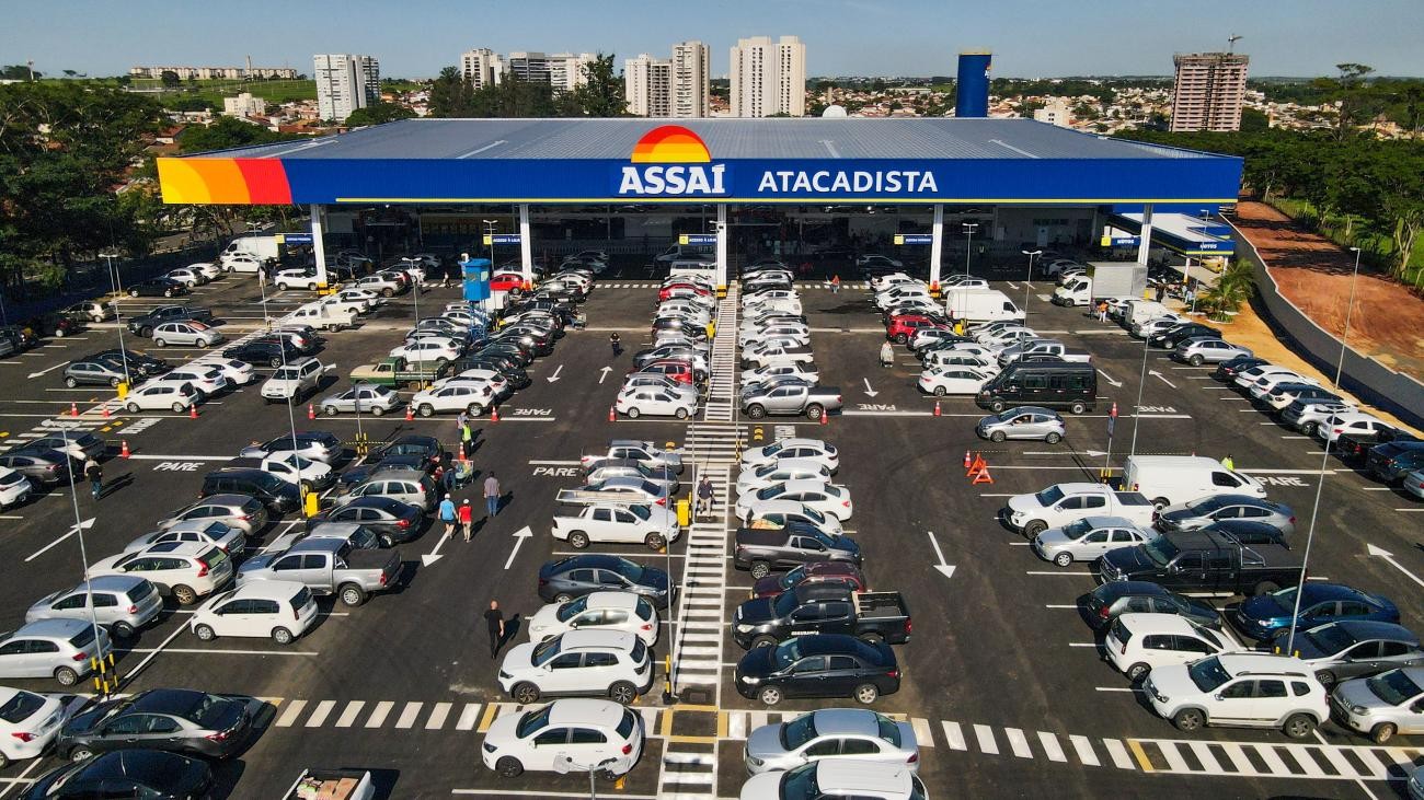 Rede de supermercados oferece 275 vagas de emprego em cidades da Bahia; saiba como se inscrever