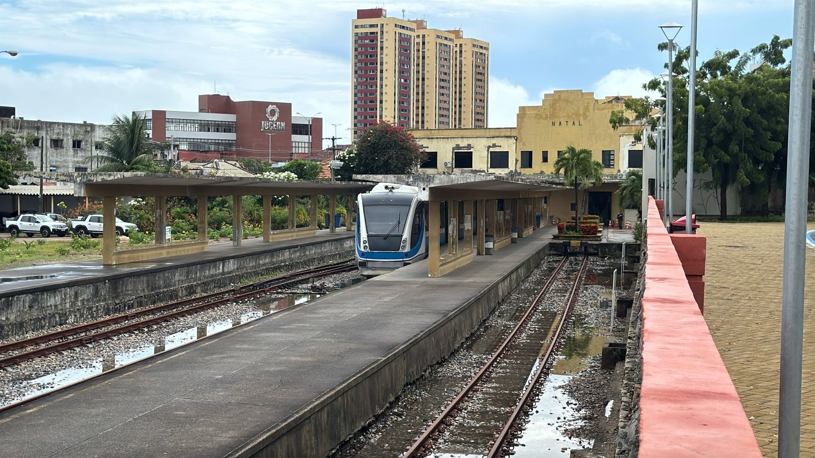 Viagens de trens suspensas e expediente suspenso no Tribunal de Justiça; veja serviços afetados pelas chuvas em Natal