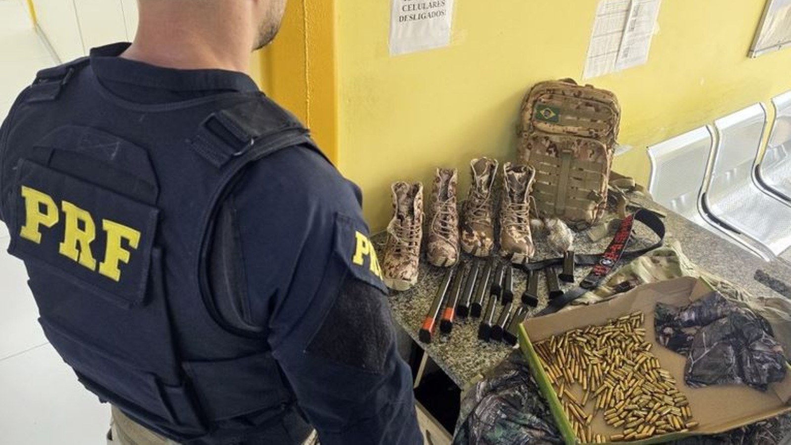 Dois do Comando Vermelho são presos transportando arma e munição do Rio ao Ceará