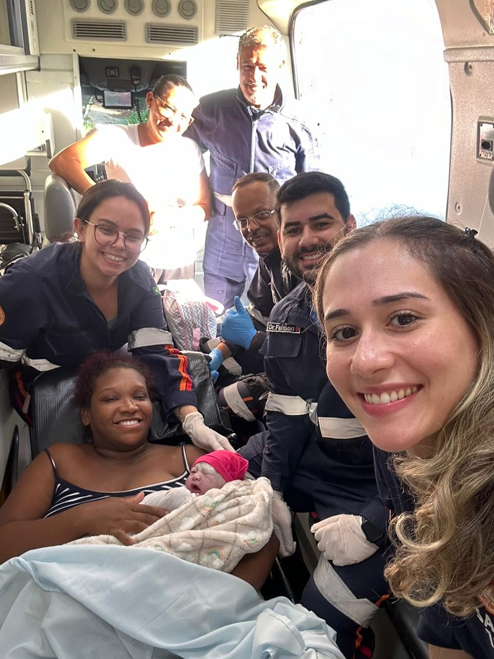 Bebê nasce dentro de ambulância a caminho do hospital em Marília