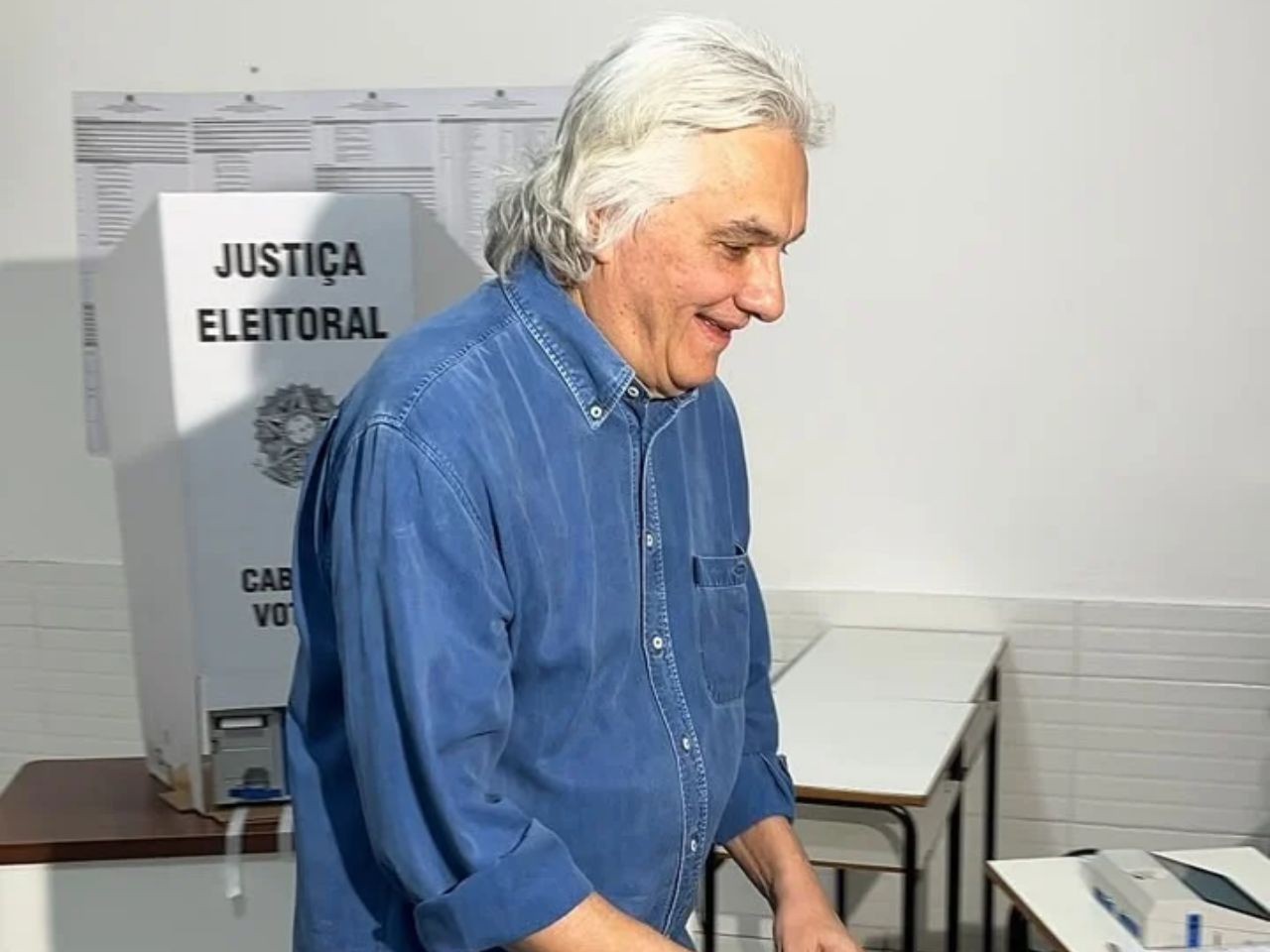Delcídio Amaral (PRD) vota em Corumbá