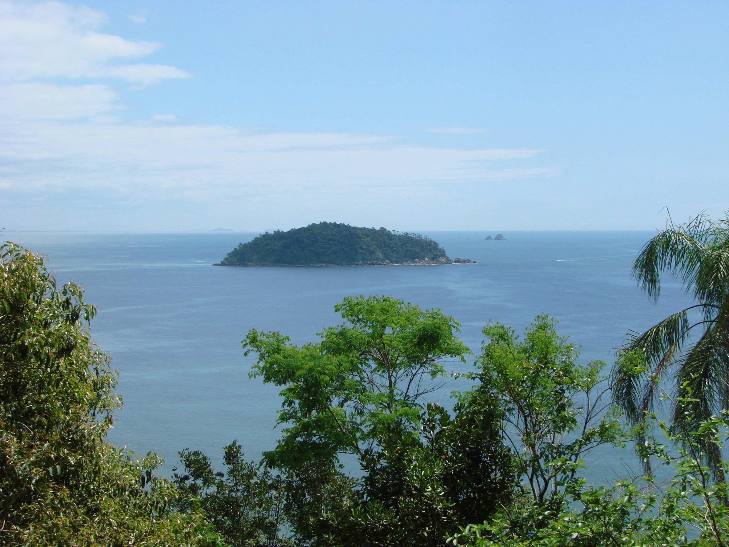 Corpo é achado e dois homens seguem desaparecidos após lancha sumir perto de ilha turística em SC