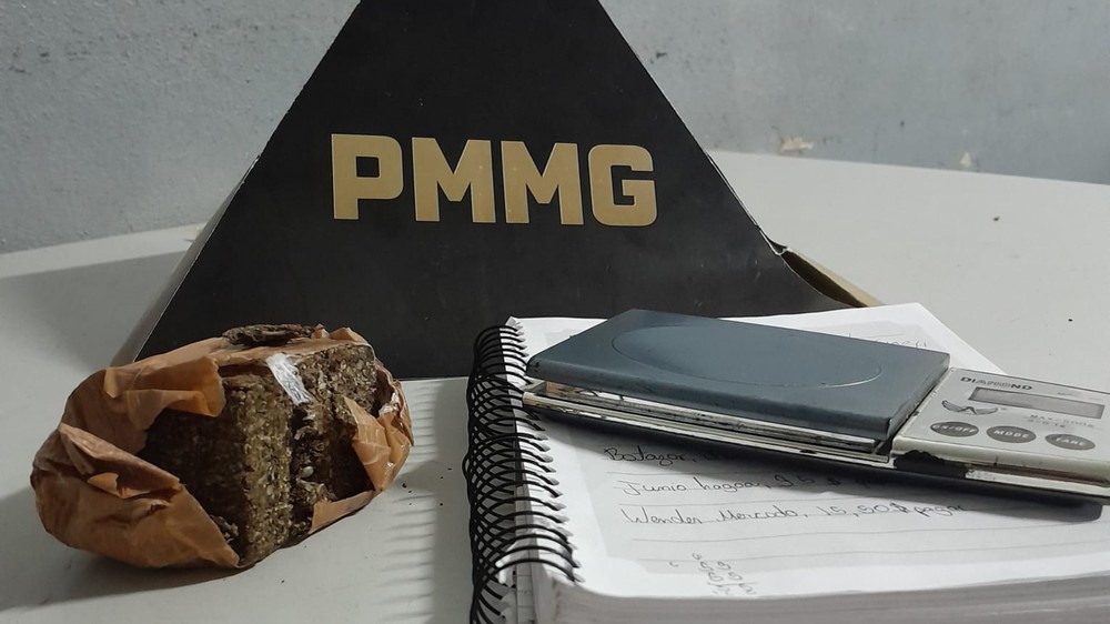 Homem é preso ao usar casa da avó como boca de fumo no interior de MG