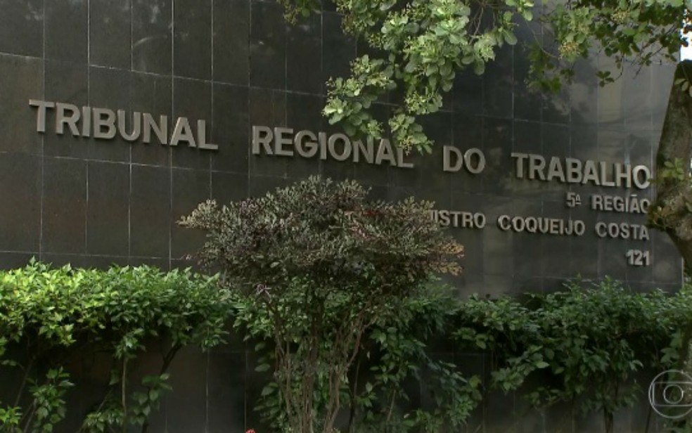 Mulher aciona Justiça após virar alvo de chacota no trabalho por pedir licença-maternidade para cuidar de bebê reborn — Foto: Reprodução/TV Bahia