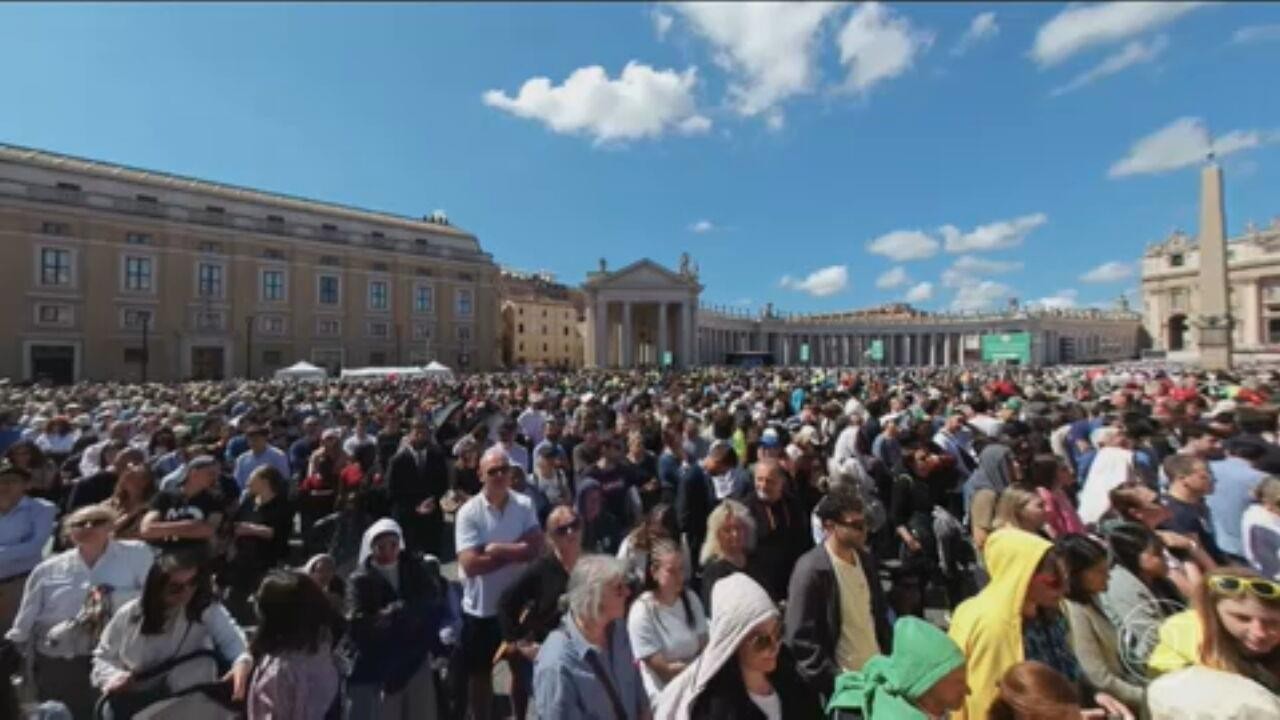 'O papa das pessoas': como foi a despedida de fiéis a Francisco