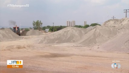 Moradores reclamam de poeira, fumaça e mau cheiro durante obras de asfalto na ARNO 42