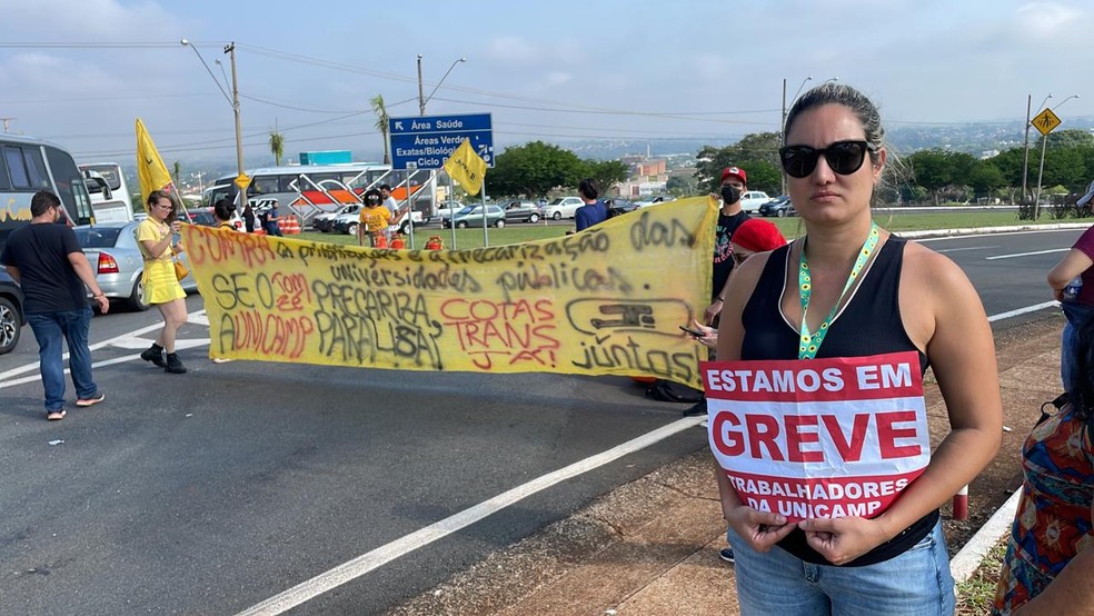Estudantes e trabalhadores da Unicamp fazem ato em apoio a greves de São Paulo — Foto: Jorge Talmon/EPTV