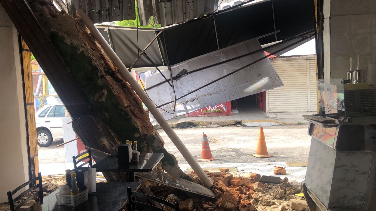 Teto de restaurante desaba na Cidade Alta, em Natal