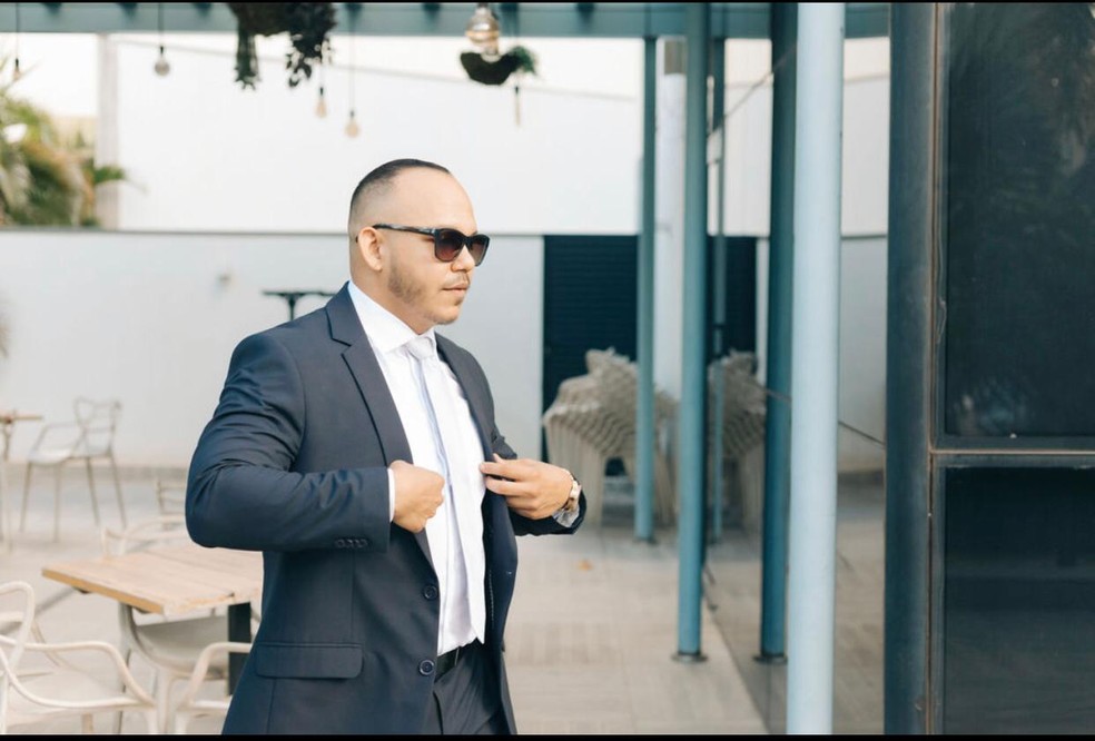 Matheus é apaixonado pela noiva Iara — Foto: Divulgação/Te Retratei