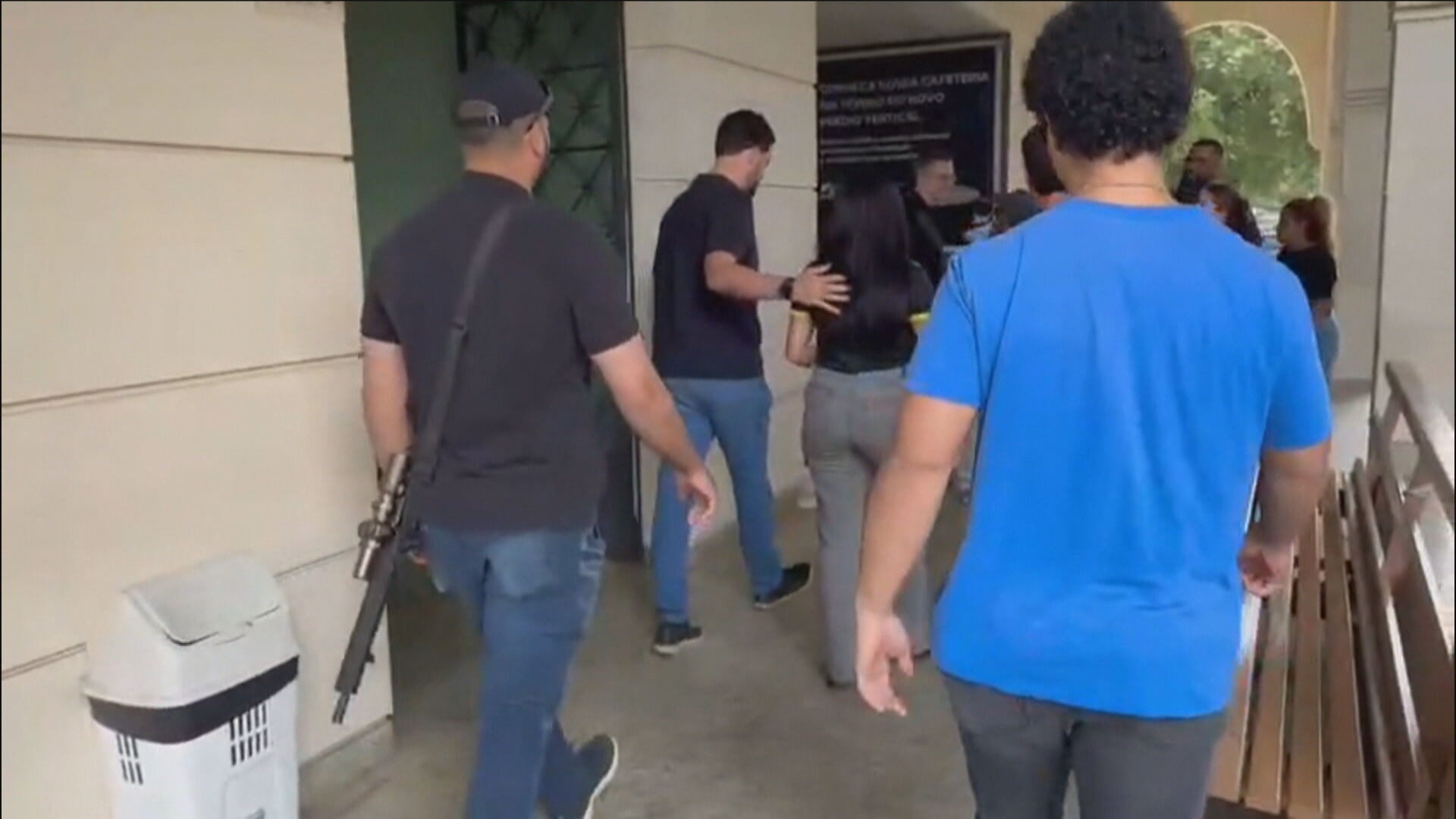 Mulher é presa em velório no Caju suspeita de torturar e espancar ex de marido