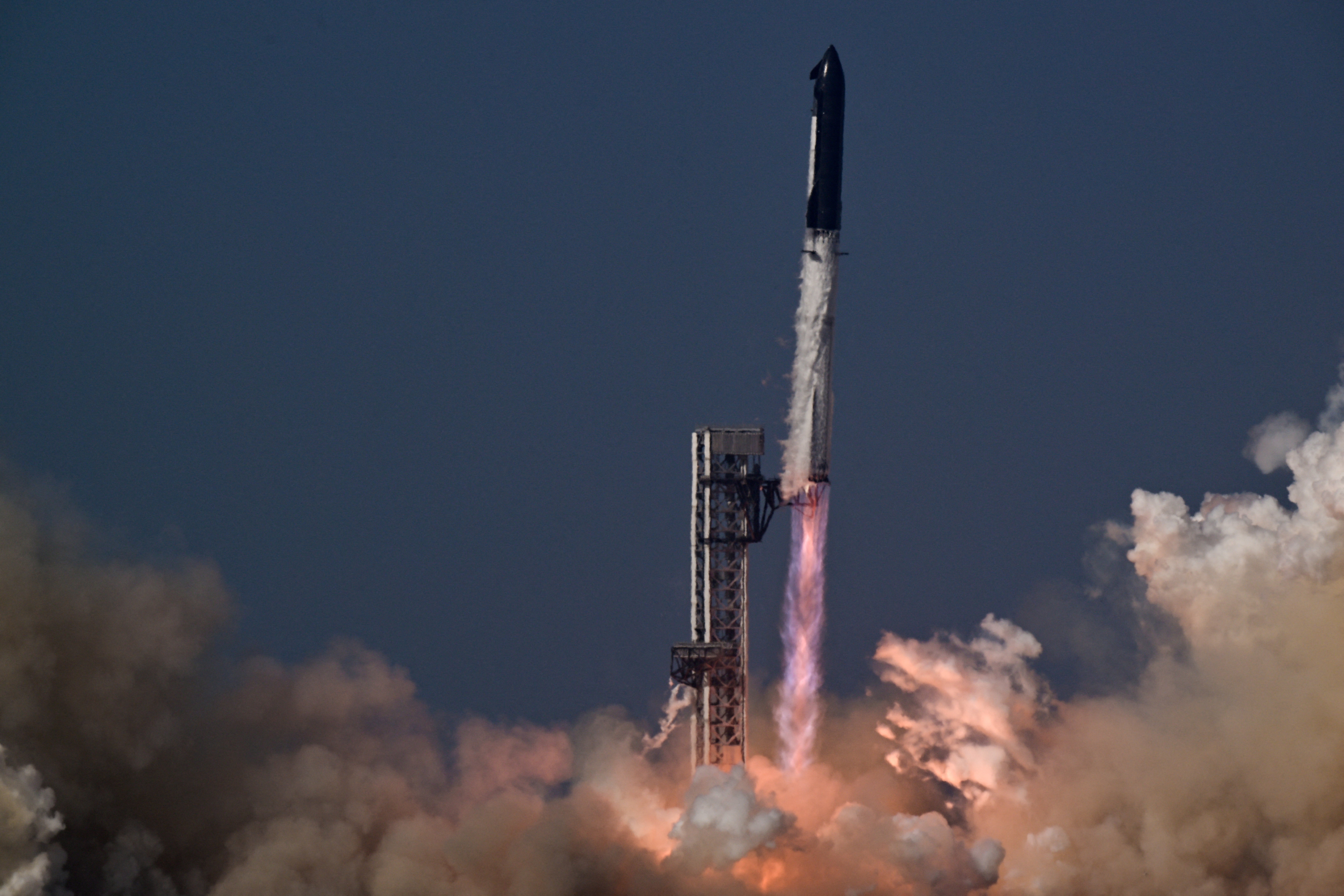 SpaceX fecha contrato de US$ 1,6 bilhão com Força Espacial dos EUA para lançar satélites militares de mira