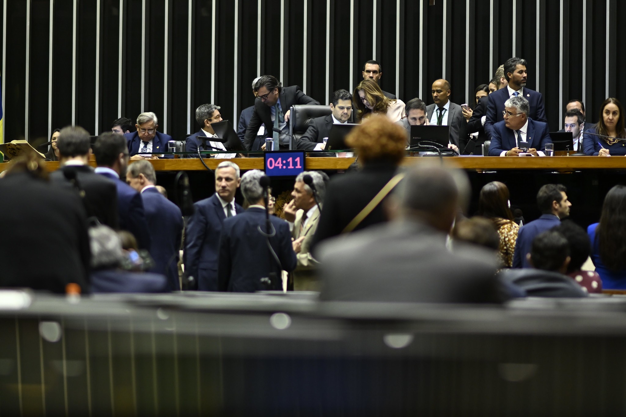 Em vitória da bancada ruralista, Congresso derruba veto de Lula, e dispensa registro para produção de bioinsumos