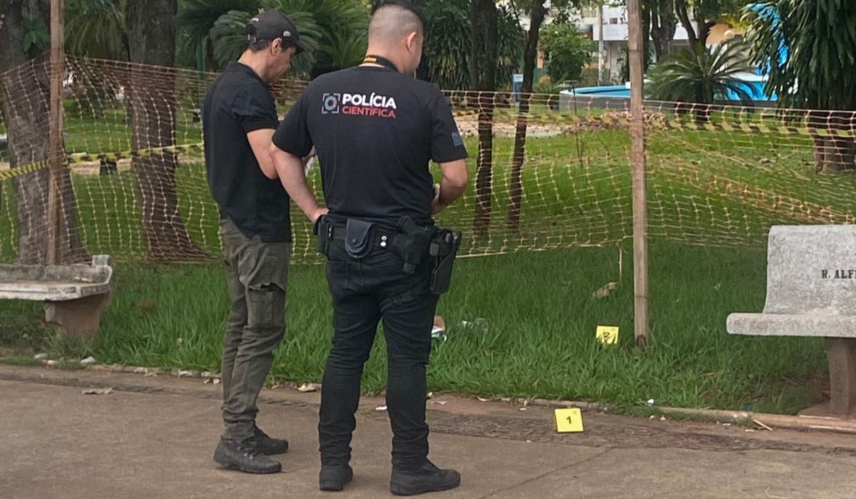 Morre homem que foi baleado em praça no centro de Teodoro Sampaio