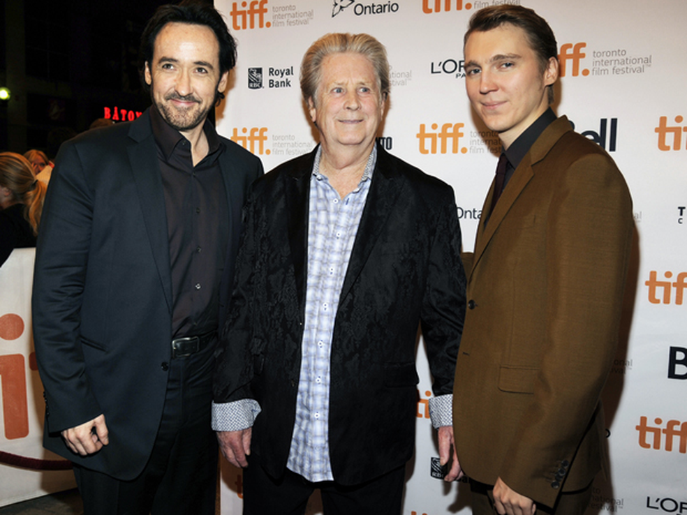 John Cusack, Brian Wilson e Paul Dano participam de evento de pré-estreia do filme 'Love & mercy' no Canadá — Foto: Chris Pizzello/Invision/AP