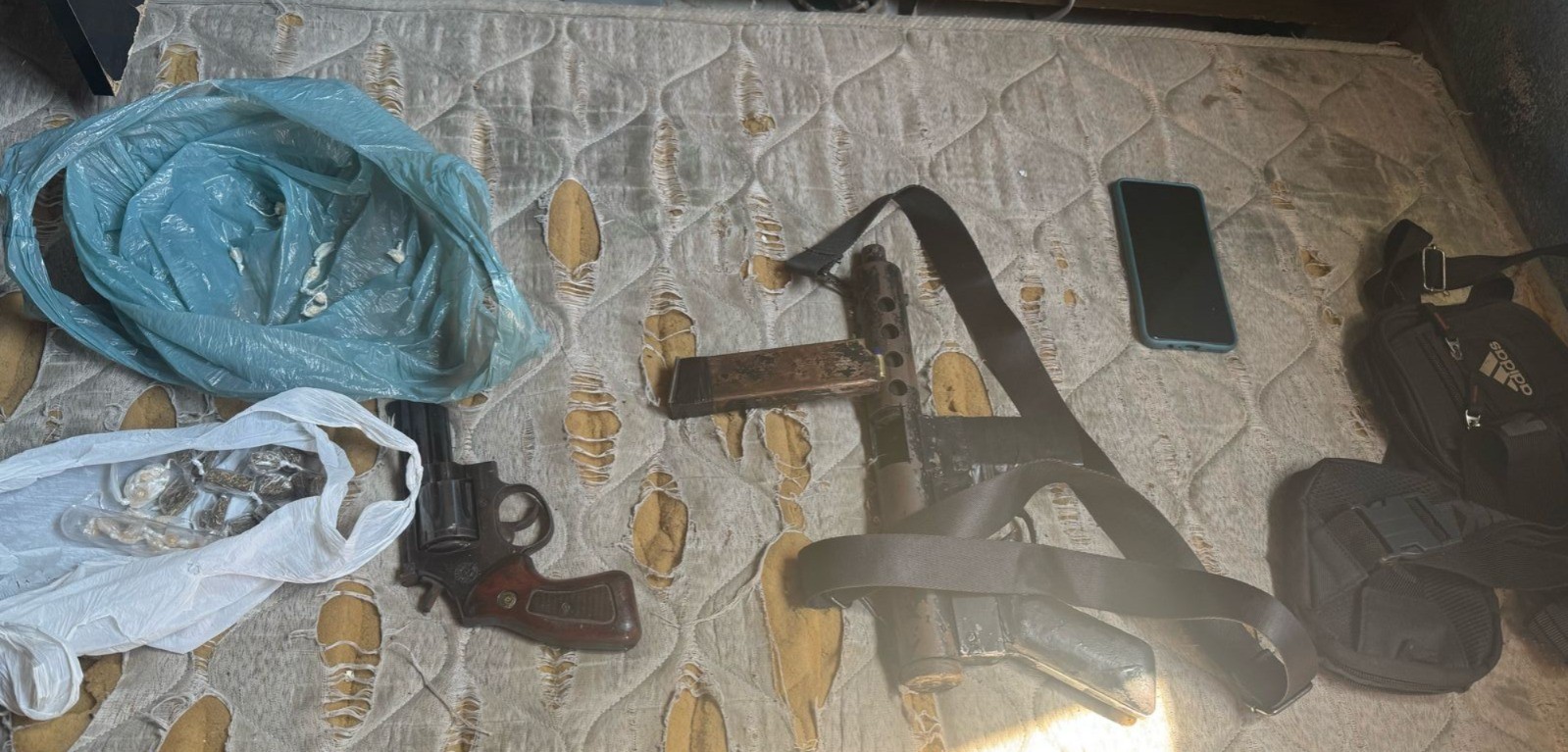 Armas E Drogas São Aprendidas Dentro de Casa Em Porto Real