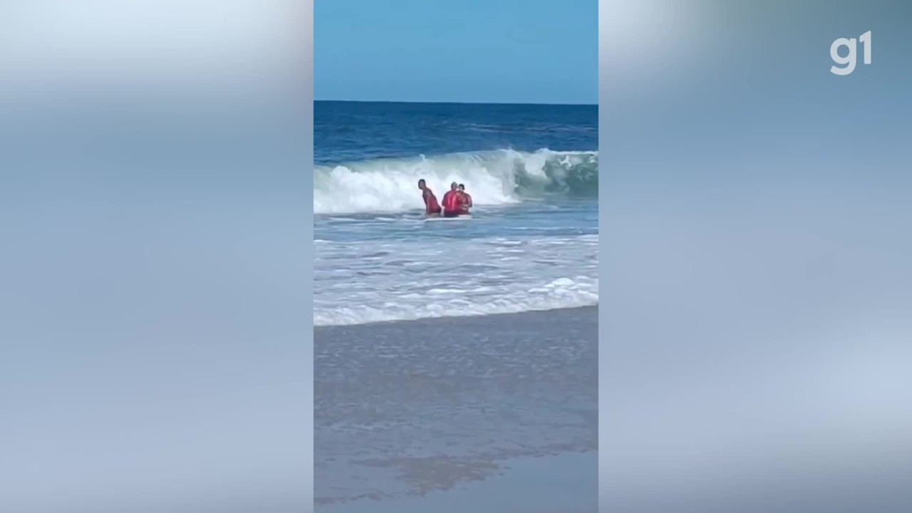 Adolescentes são salvos de afogamento em praia de Maricá 