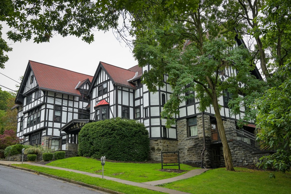A casa da fraternidade Chi Phi na Universidade Cornell em Ithaca, Nova York — Foto: AP/Heather Ainsworth