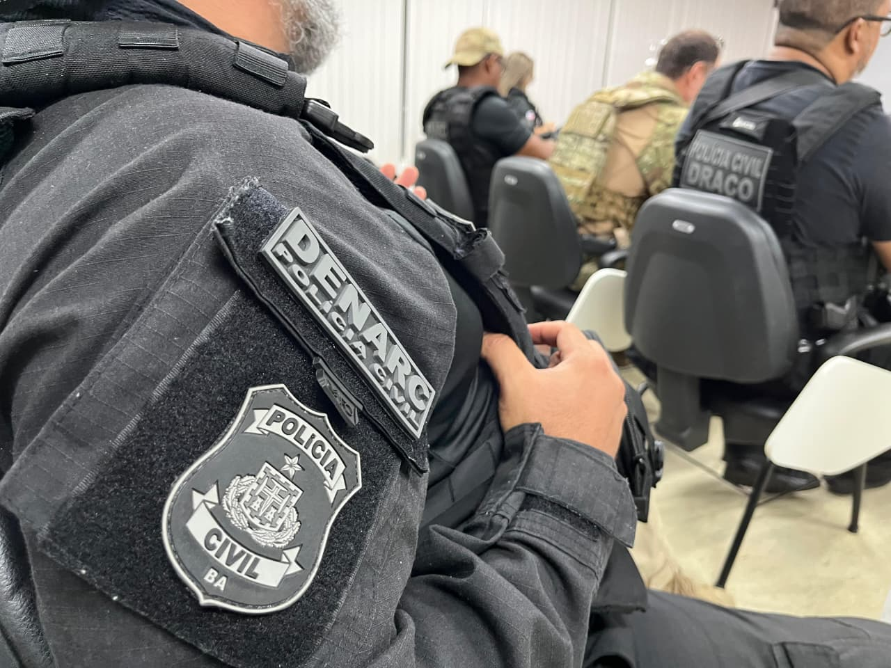 Dez suspeitos de integrar facção criminosa são presos; grupo é dono de haras com cavalos de raça e usina elétrica