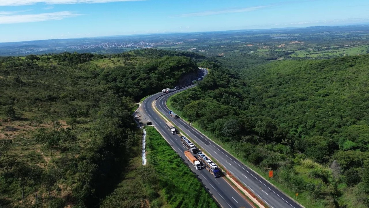 Feriado do Dia do Trabalhador afeta circulação de veículos pesados na BR-135