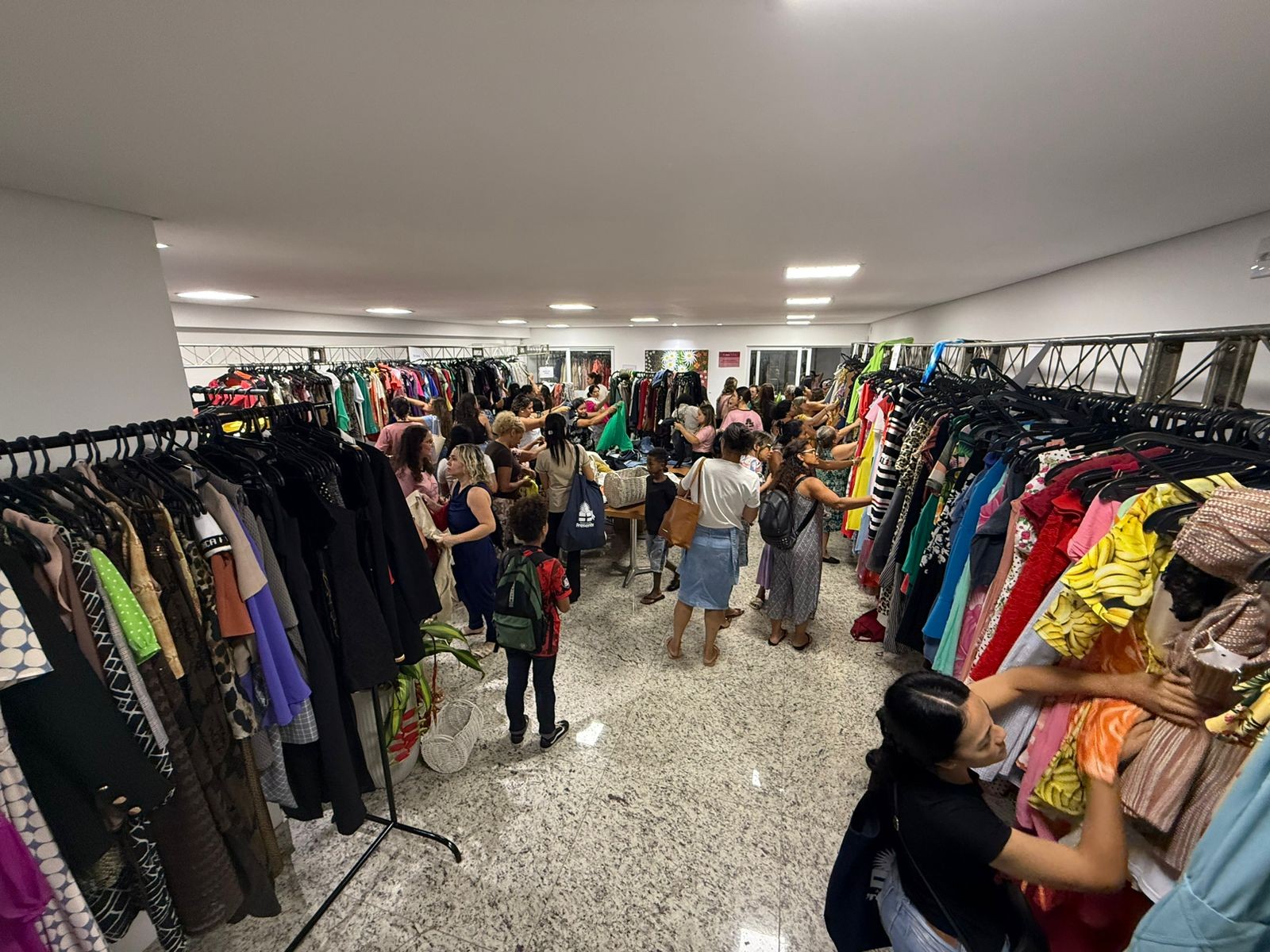 Bazar Presente é realizado neste fim de semana em Montes Claros com itens a partir de R$ 10