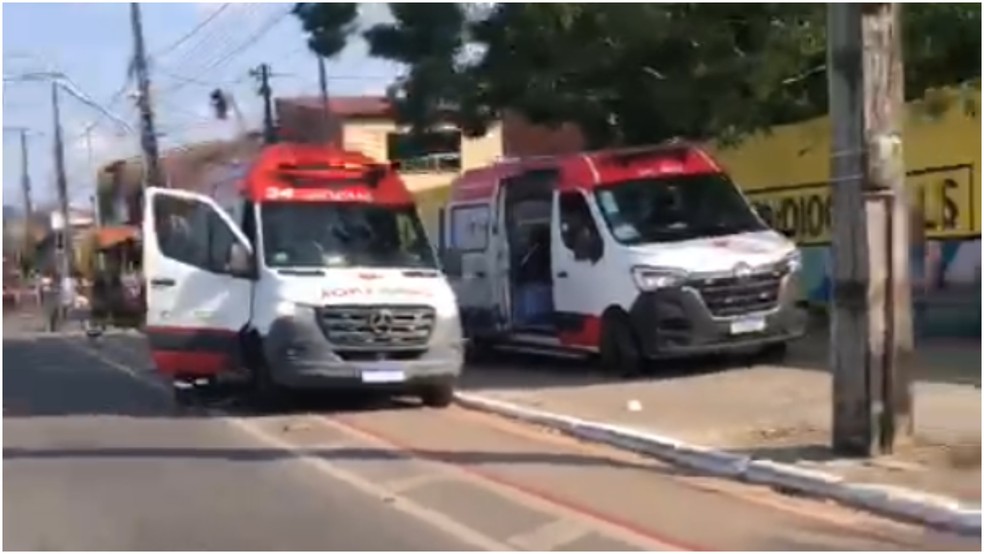 Grávida e filha de 3 anos são atropeladas por moto em frente a escola no Bairro Mondubim, em Fortaleza. — Foto: Reprodução