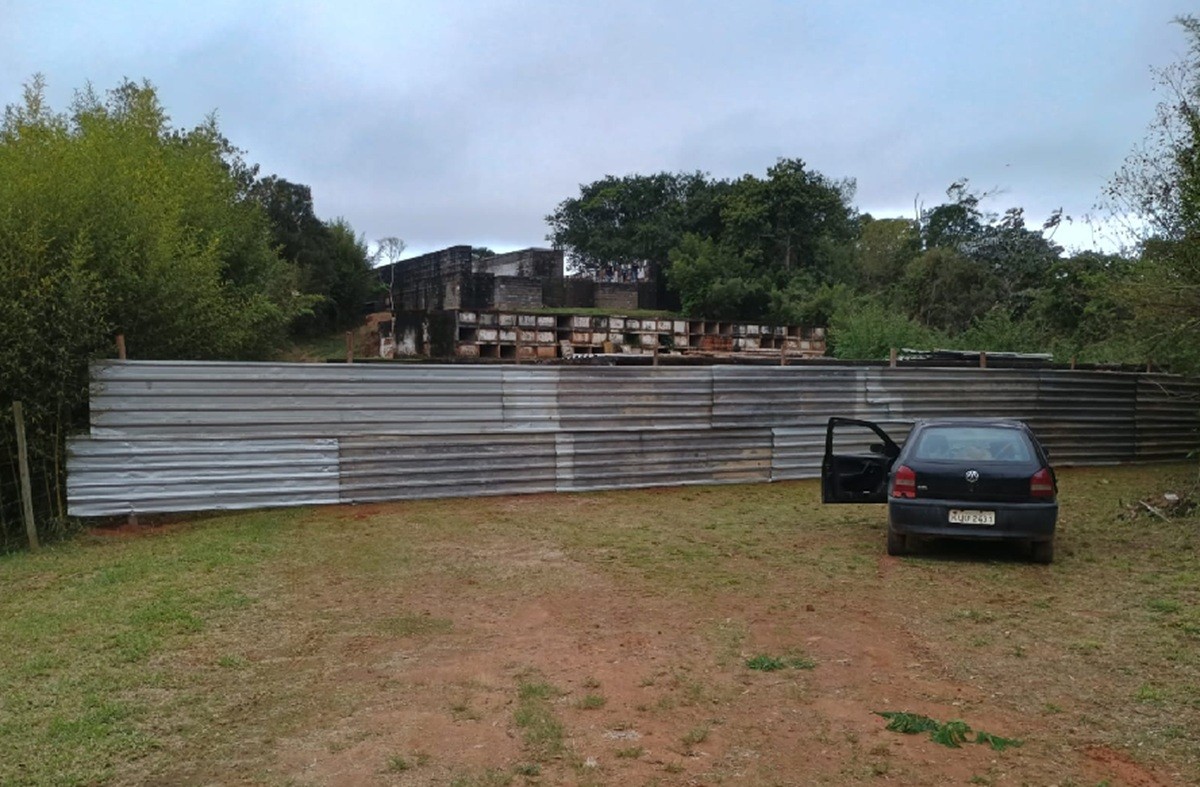 Denúncia aponta ossadas expostas em Cemitério Municipal de Teresópolis 