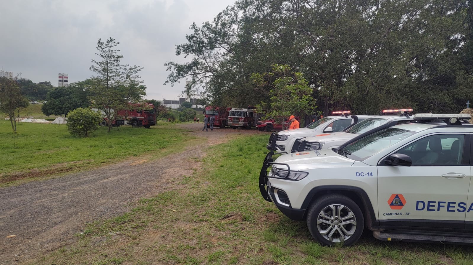 Equipes retomam buscas por jovem arrastada por enxurrada em Campinas