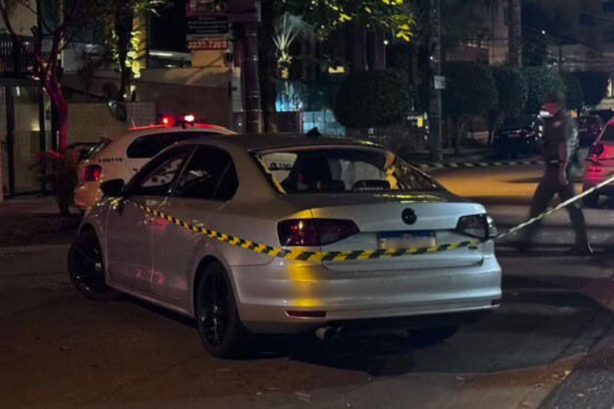 Jovem é preso por atropelar e matar motociclista após avançar sinal vermelho em Santos, SP