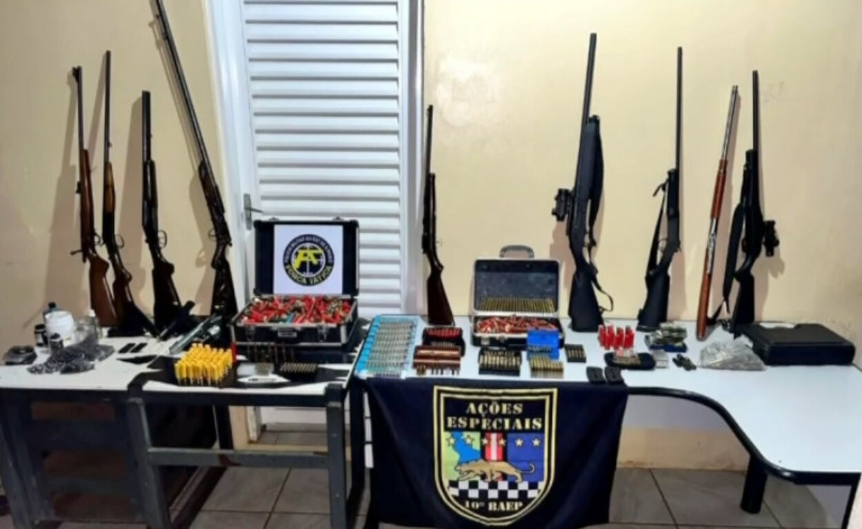 Idoso de 71 anos é preso com armas de uso restrito e munições em casa no interior de SP