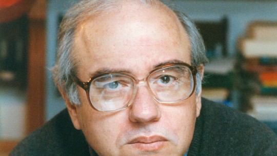 FOTOS: Veja a carreira de Luis Fernando Veríssimo - Ícone da literatura e do humor brasileiro, Veríssimo deixa legado com mais de 70 livros e personagens inesquecíveis, além de sua paixão pelo jazz e futebol.