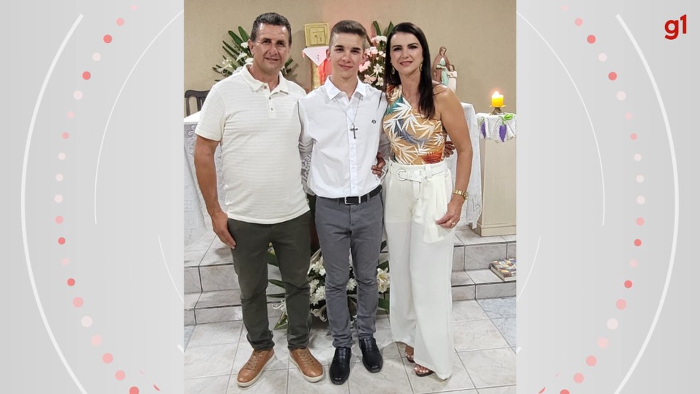 Jovem constrói a própria igreja aos 13 anos no Paraná e sonha ser padre — Foto: Arquivo pessoal