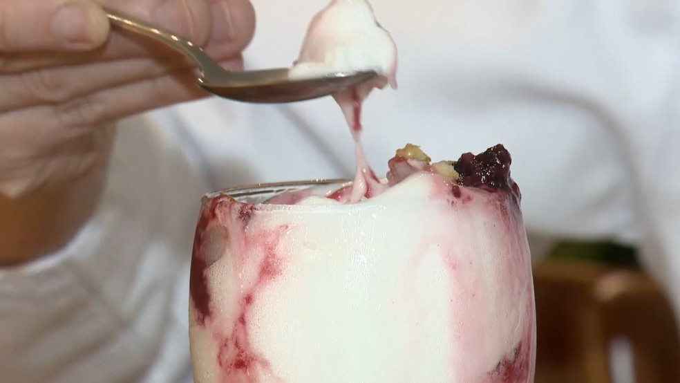 Sorvete de gabiroba gigante feito por mestre sorveteira do Espírito Santo — Foto: Reprodução/TV Gazeta