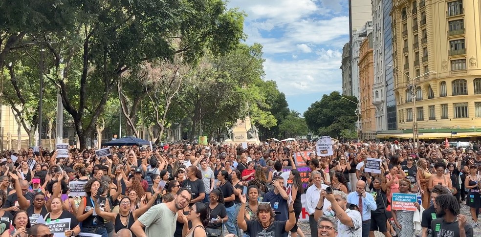 Servidores do Rio protestam contra projeto que pode mudar plano de cargos e salários na educação — Foto: Arquivo pessoal