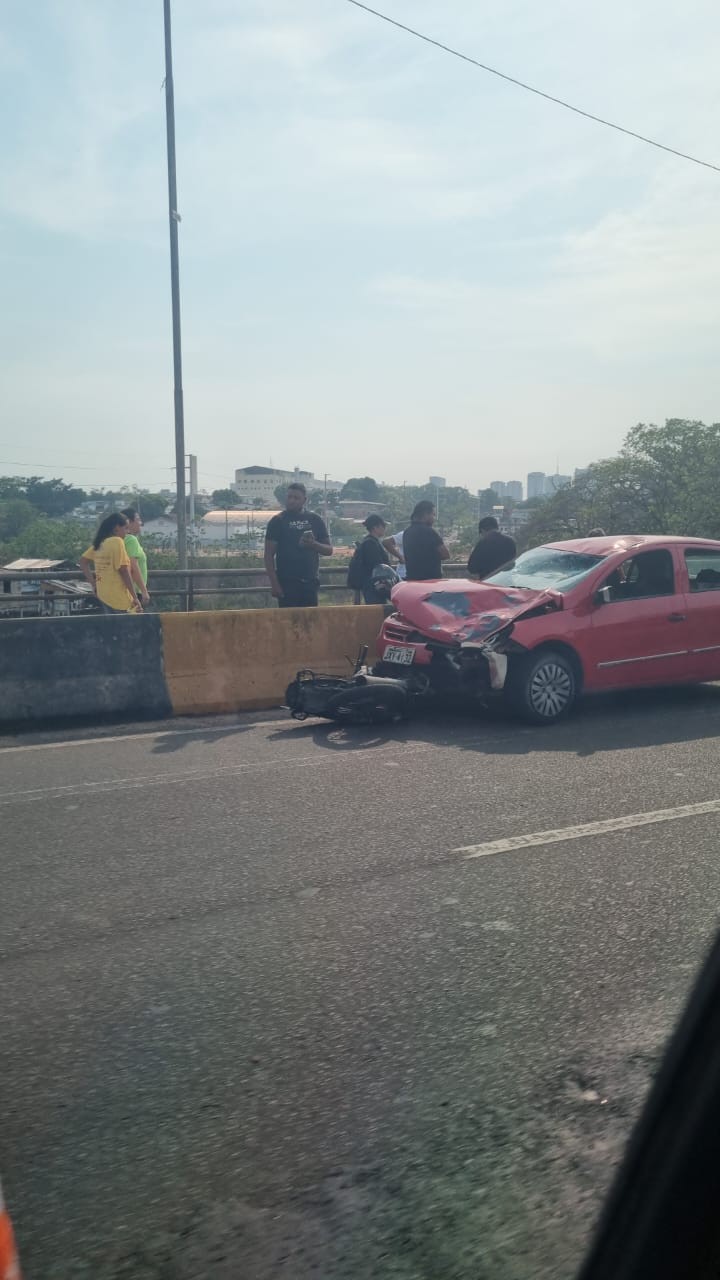 Acidente entre carro e moto deixa dois mortos na Zona Oeste de Manaus