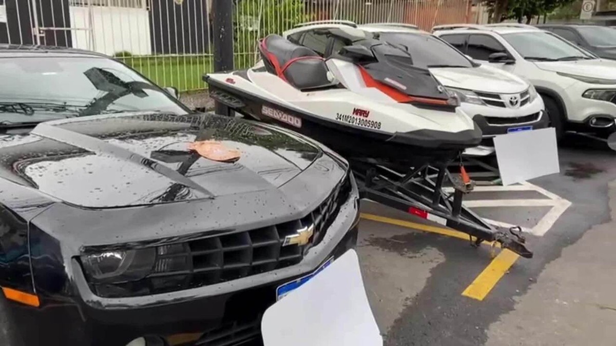 Carros de luxo, jet-ski e R$ 8 milhões: Polícia faz operação