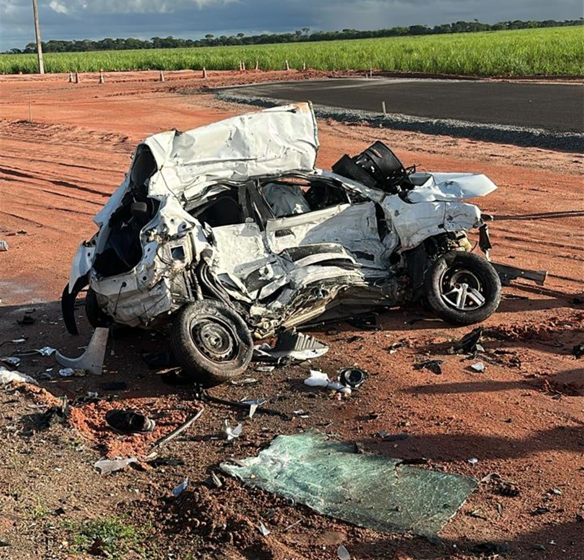 Motorista de carro morre após colidir contra carreta em Marechal Deodoro
