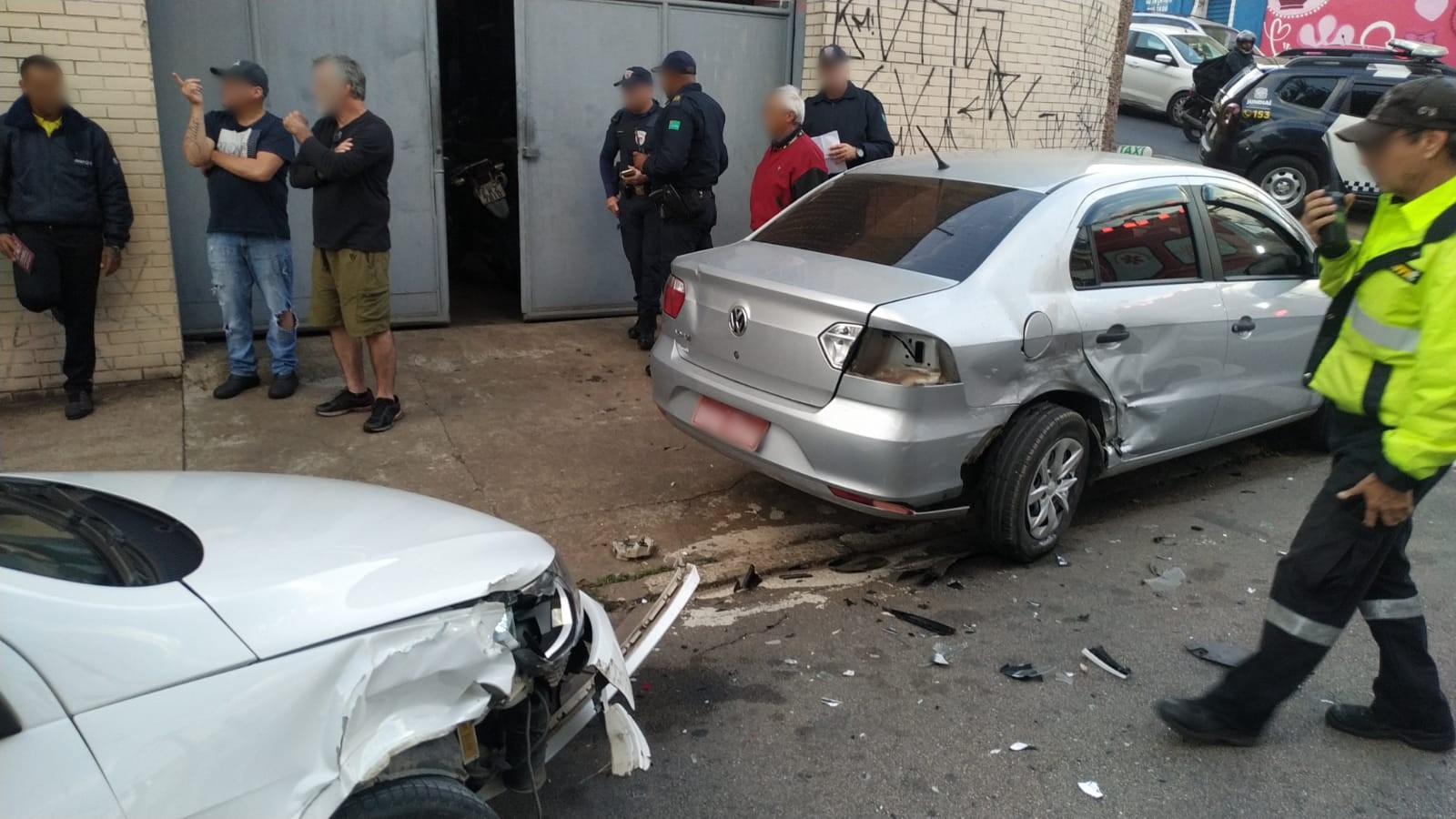 Motorista bêbado é preso após derrubar motos, bater em carros e ônibus e quase atropelar pedestre em Jundiaí; vídeo