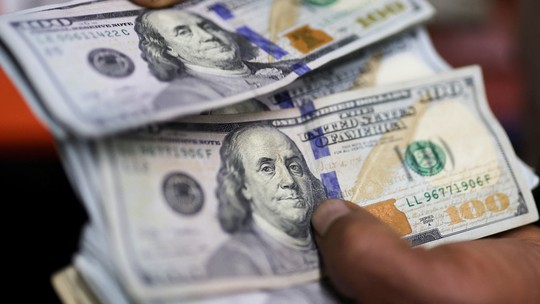 Dólar abre sessão desta quarta-feira em queda, de olho em alívio das tensões no Oriente Médio - Na véspera, a moeda norte-americana avançou 0,29%, cotada a R$ 5,5188. A bolsa de valores encerrou em alta de 0,45%, aos 137.165 pontos.