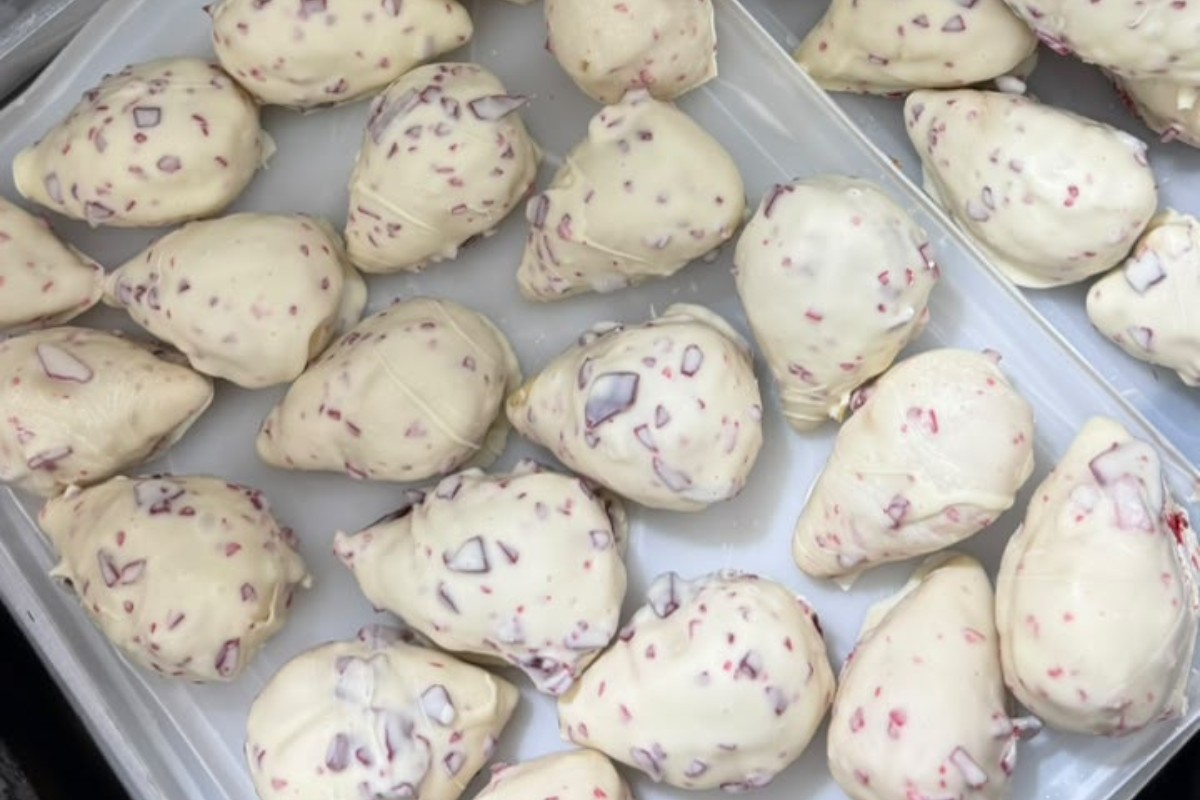 Morango cravejado ganha espaço em MG e desafia sucesso do morango do amor; veja receita e diferenças