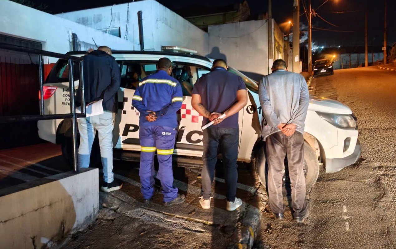 Quarteto é preso em flagrante por golpe em cargas de sucata de fábrica em Alumínio; empresa estima prejuízo de R$ 35 milhões