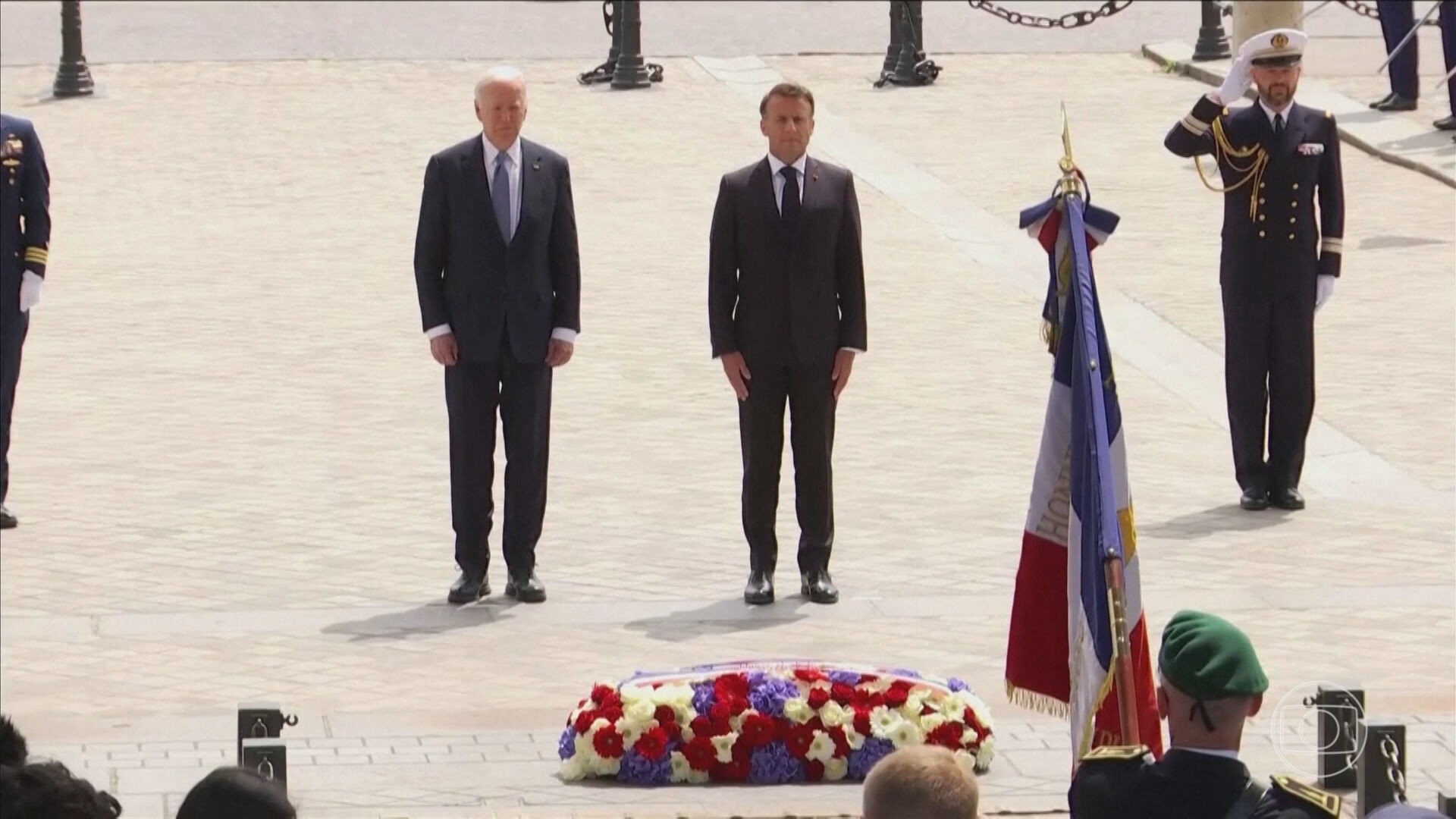 Biden e Macron se encontram em Paris e repercutem soltura de reféns israelenses