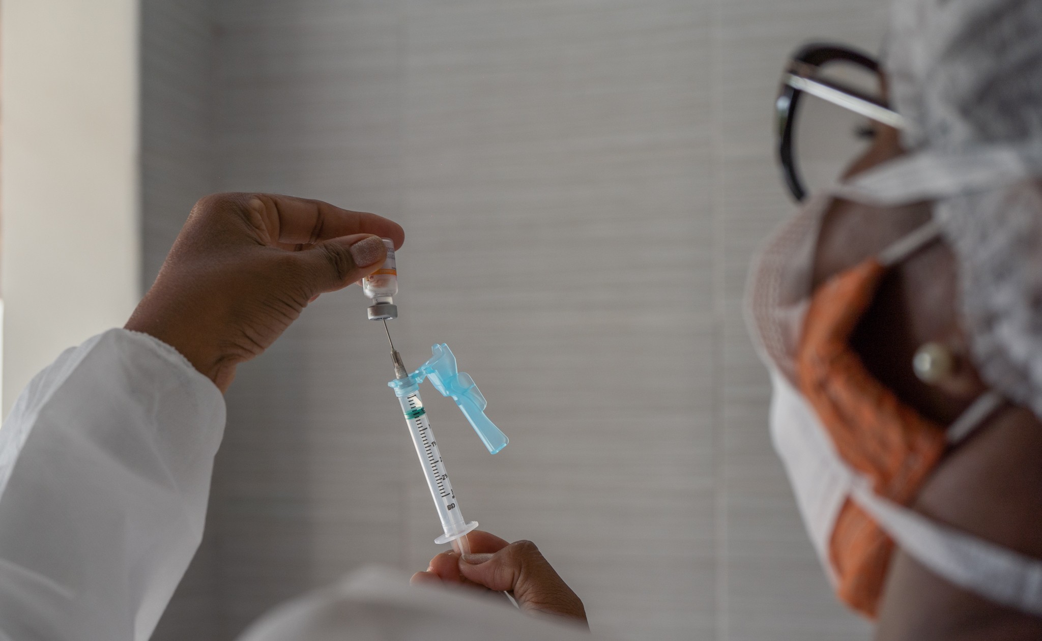 PM faz ação social com consultas médicas médicas gratuitas e vacinação contra gripe em Salvador