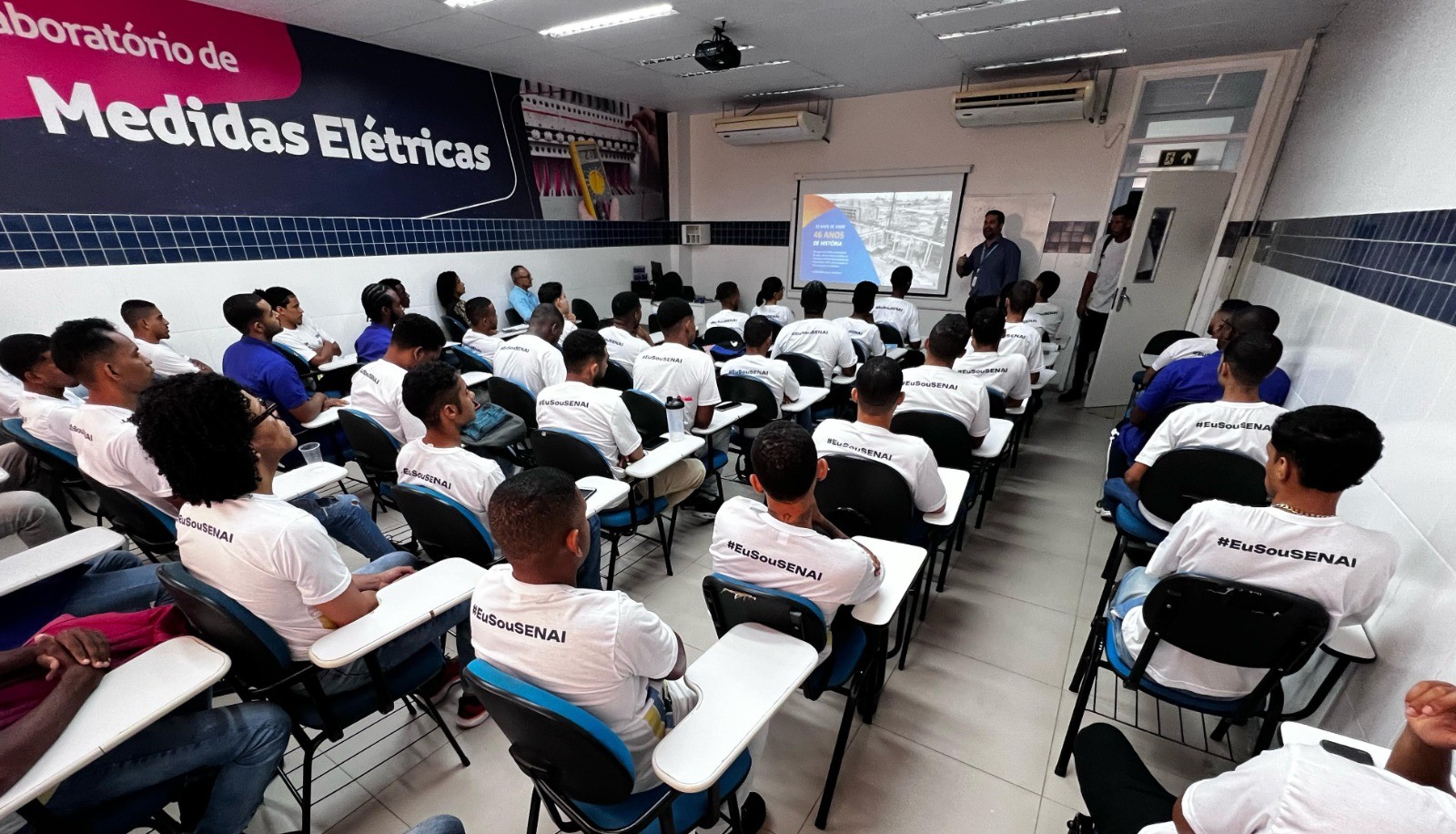 Programa abre 80 vagas em curso de conclusão do ensino médio com bolsa de até R$ 2 mil na Bahia