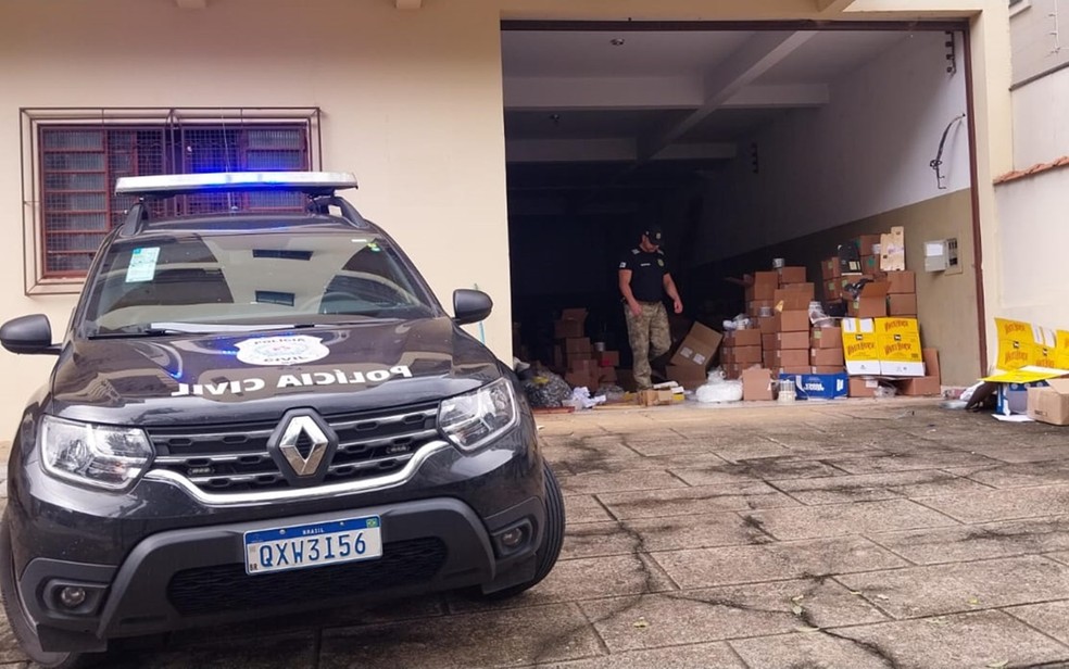 Polícia Civil faz operação contra falsificação e comércio ilegal de bebidas alcoólicas em MG — Foto: Polícia Civil