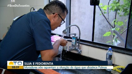 Moradores de Palmas reclamam de mau cheiro que persiste na água que sai das torneiras