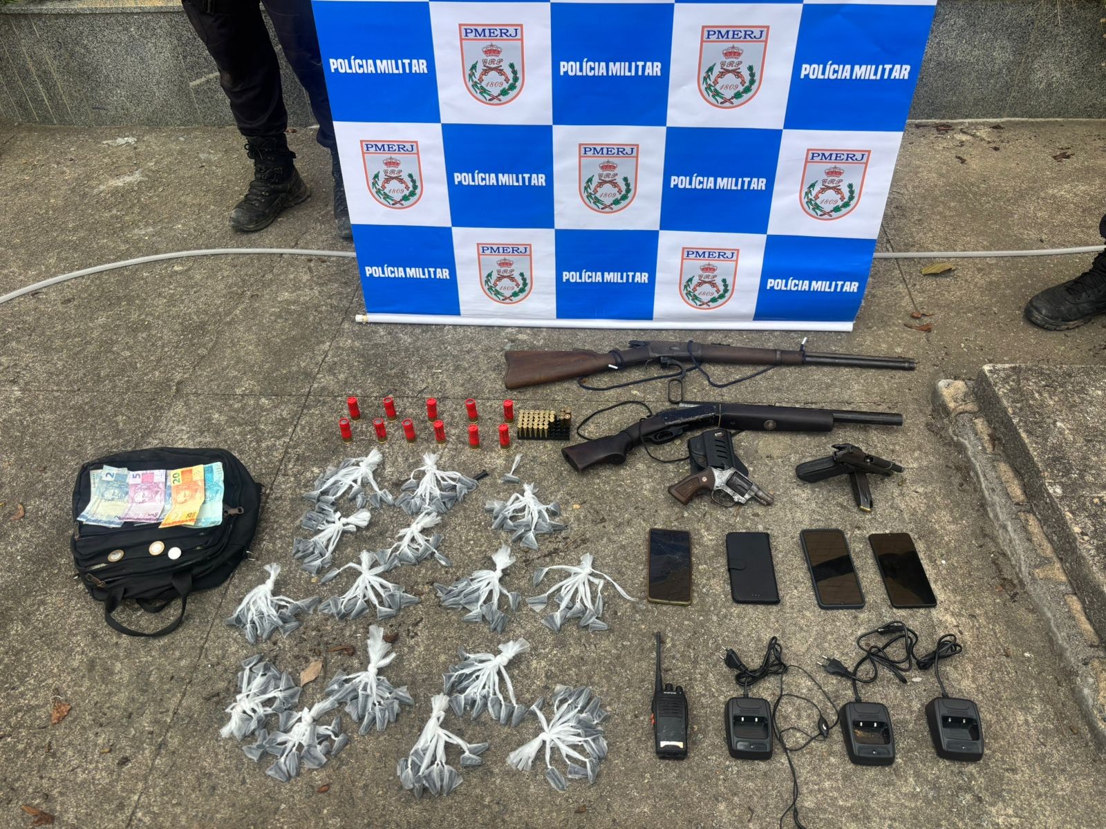 Cinco suspeitos são presos em operação por suspeita de envolvimento com o tráfico de drogas em Valença