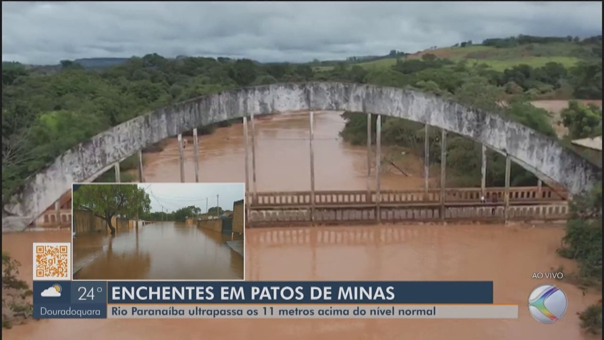 Patos 1 - Notícias de Patos de Minas e região  Peão da cidade de Tiros é  pisoteado no rosto por touro durante rodeio em Rio Paranaíba